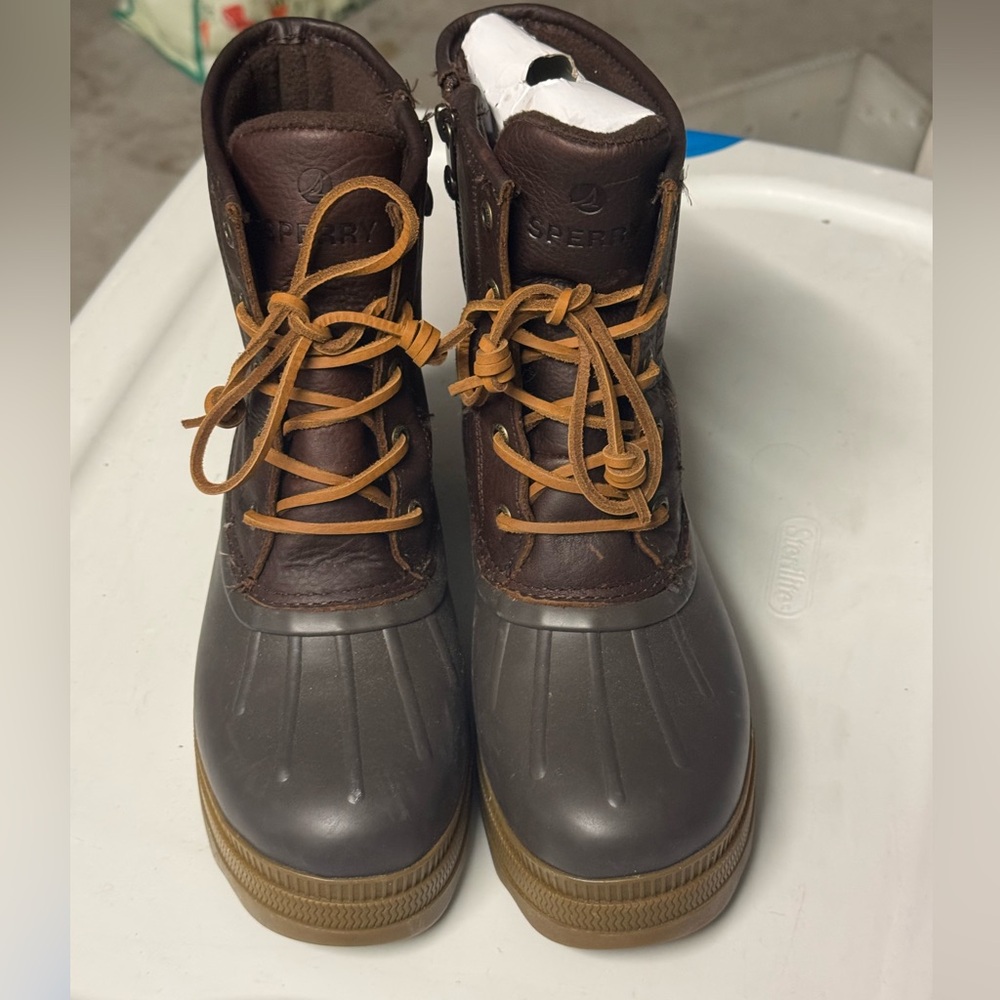 NEW Sperry Saltwater 2.0 Duck Boots in dark brown, Women Size 7.5 STS89608